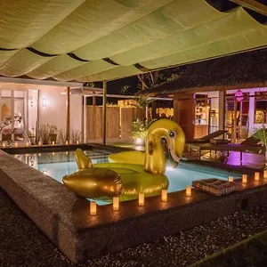 Halamanan Residences 빌라
